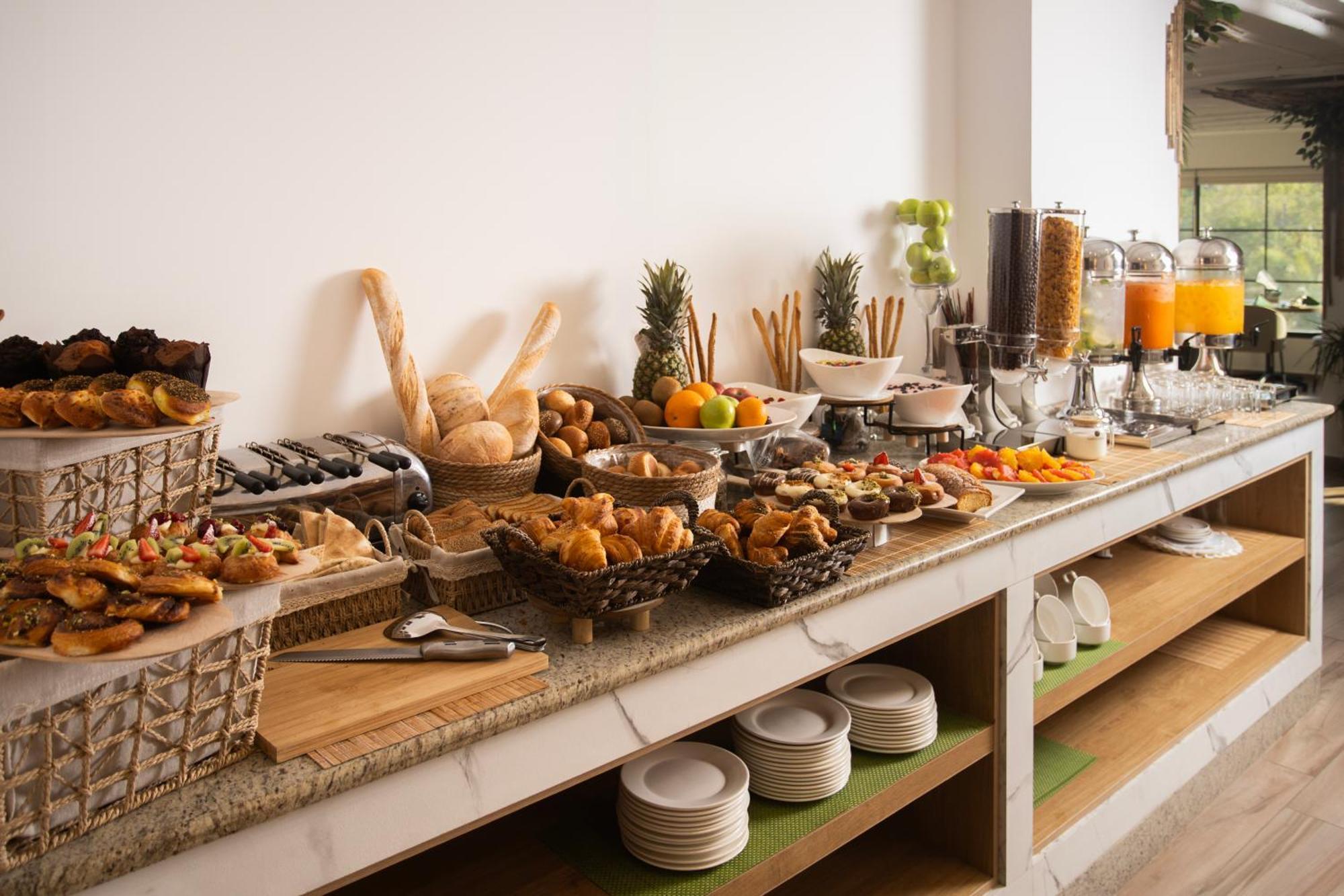 Bratus Hotel 아카바 외부 사진